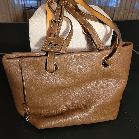 Dooney and Bourke purse - Picture 2 of 12